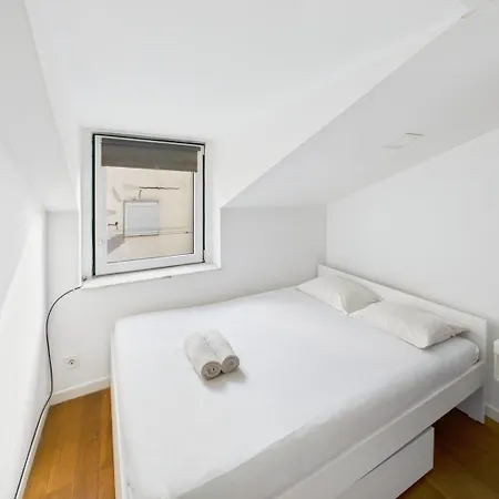 Cozy 1br In Estrela | By Airnest ליסבון